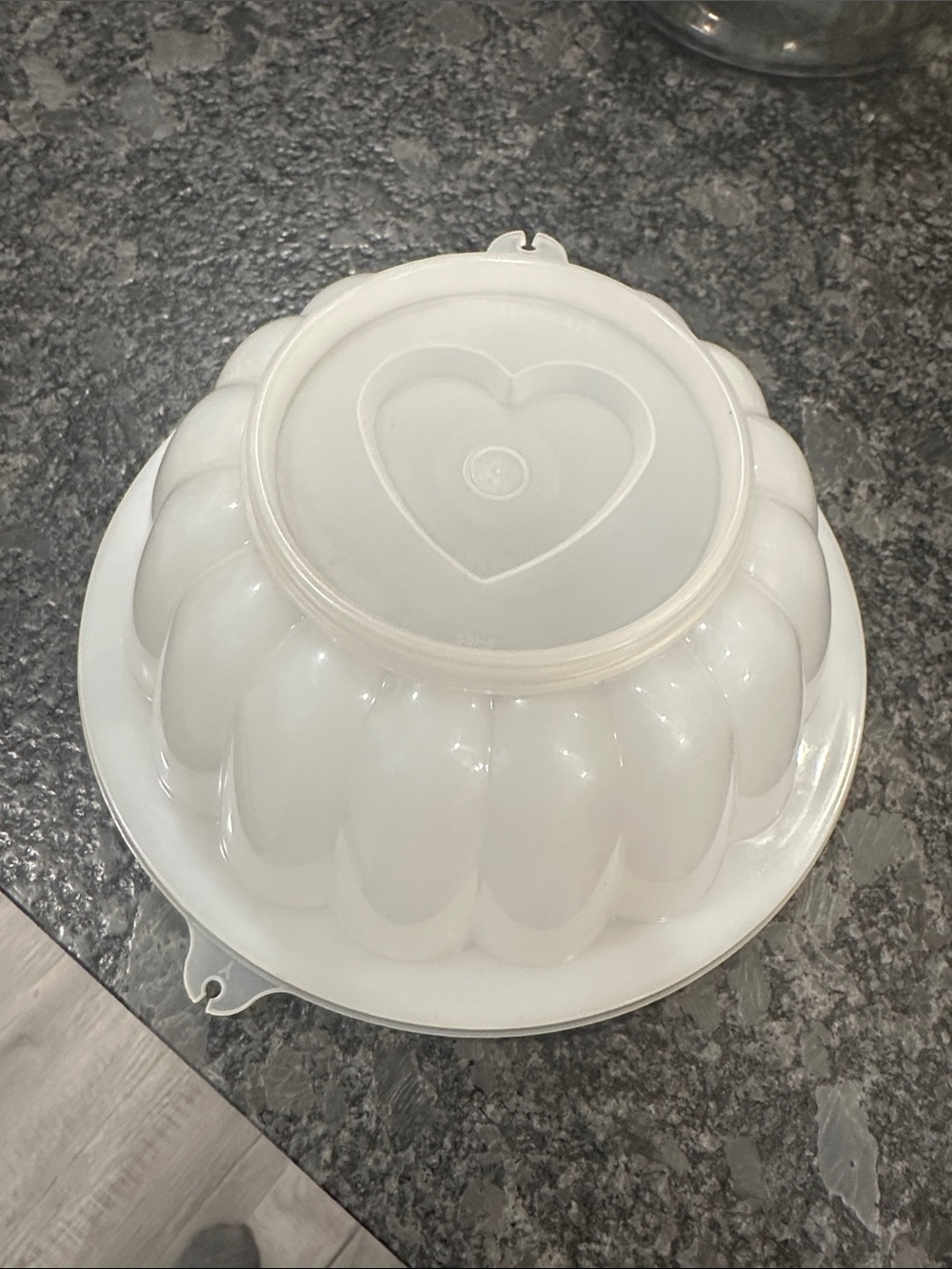 Tupperware White Heart-Top Gelatin Mold